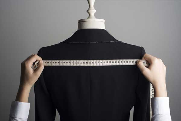 تاثیر سایز مناسب لباس در ظاهر فروشنده